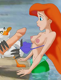 Die kleine Meerjungfrau Ariel masturbiert